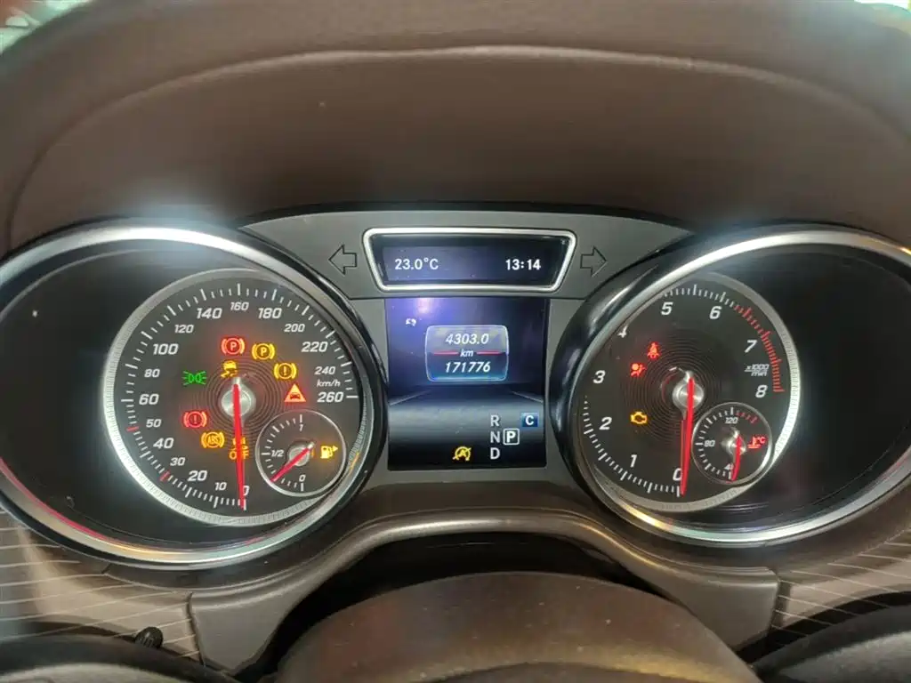 Mercedes-Benz GLE 2018 GLE 320 4MATIC Dynamic Ultimate Edition фото 12