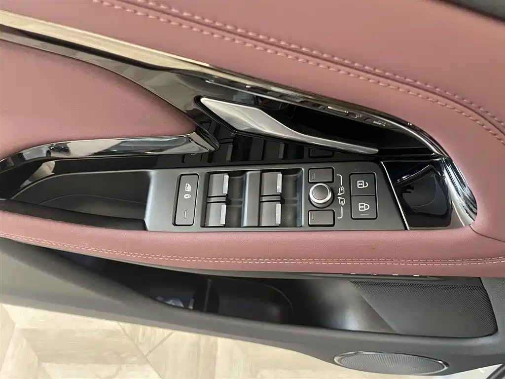 Land Rover Range Rover Evoque 2024 Range Rover Evoque L 249PS Light Master Edition фото 22
