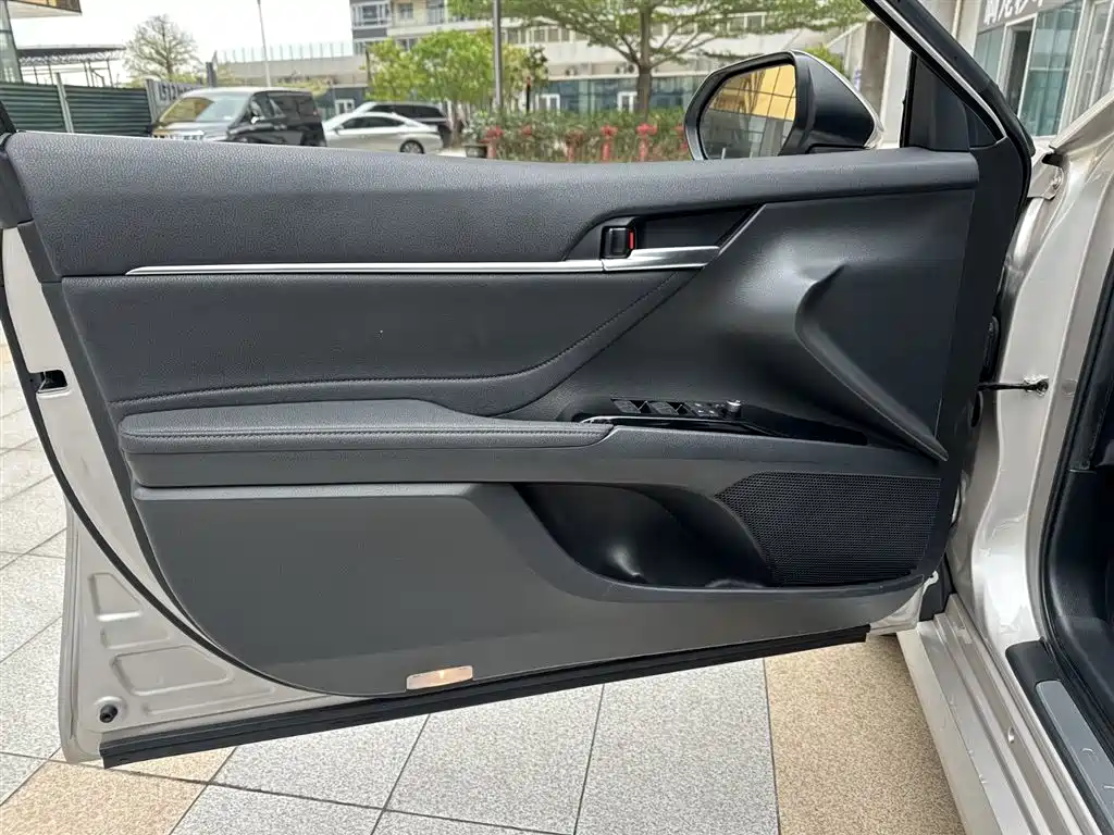Toyota Camry 2021 2.0G Luxury Edition фото 24