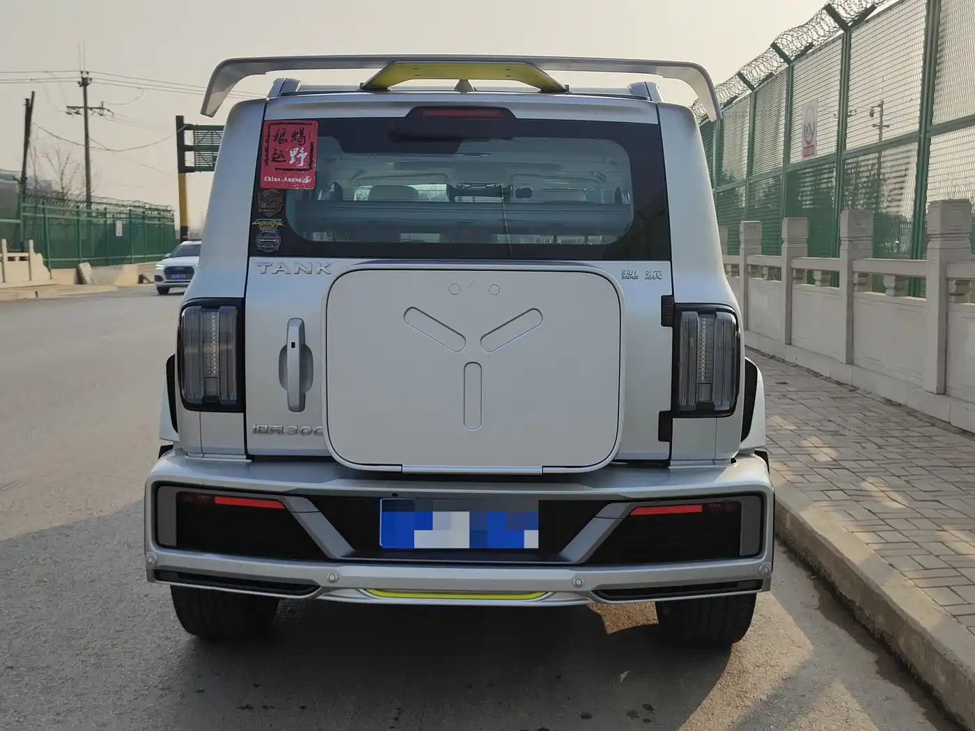 TANK CO CREATION TANK 300