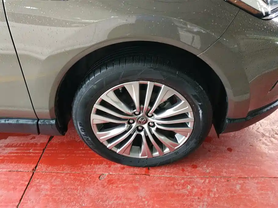 Toyota Lingfang HARRIER 2022 Hybrid 2.5L CVT 4WD Flagship Edition фото 6