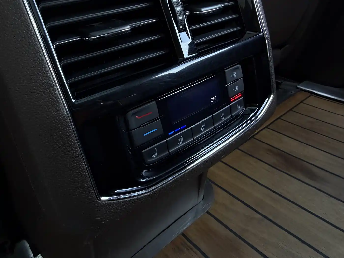 Volkswagen Viloran 2022 380TSI Premium Edition фото 14