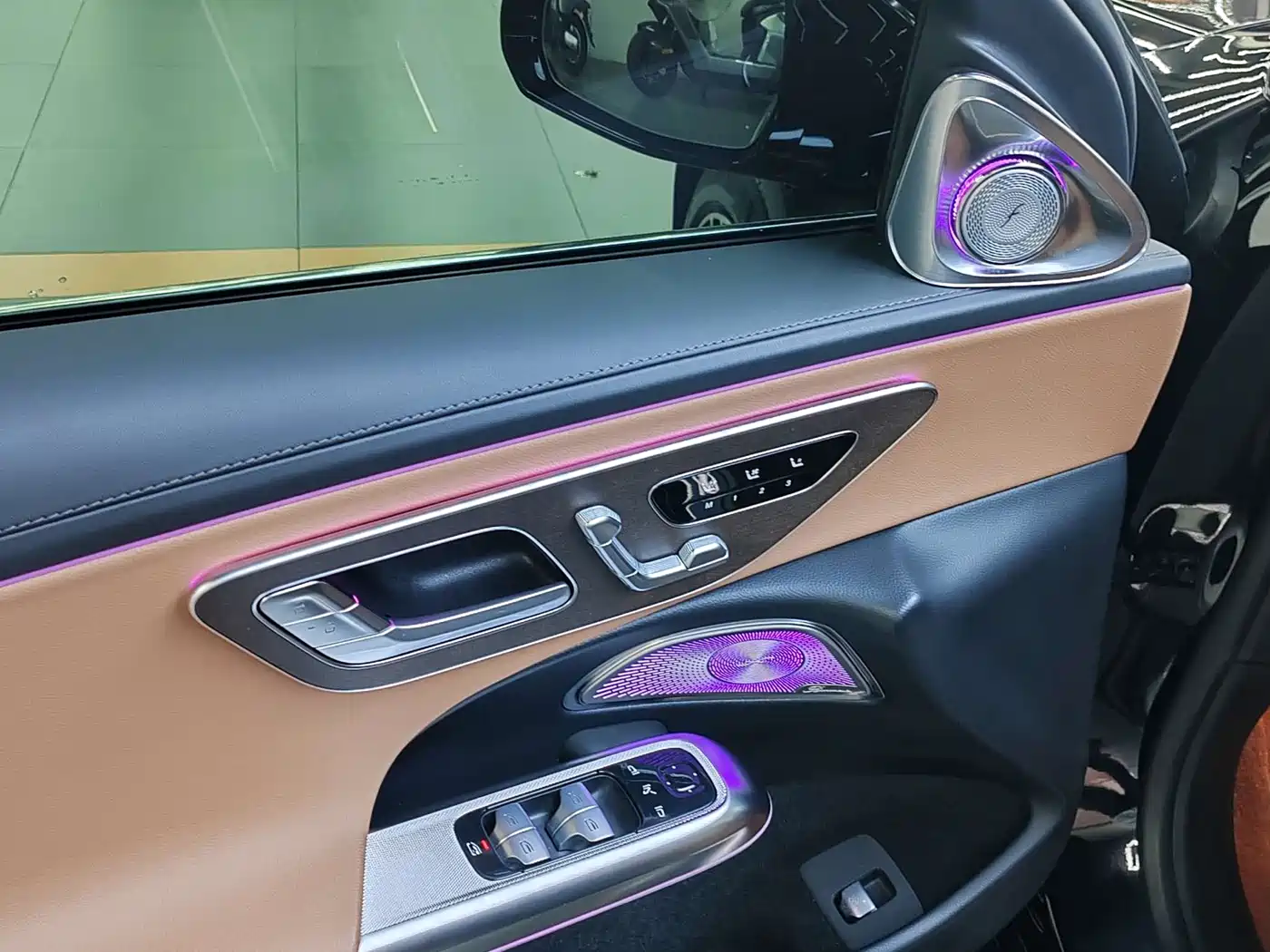 Mercedes-Benz E-Class, миниатюра 11
