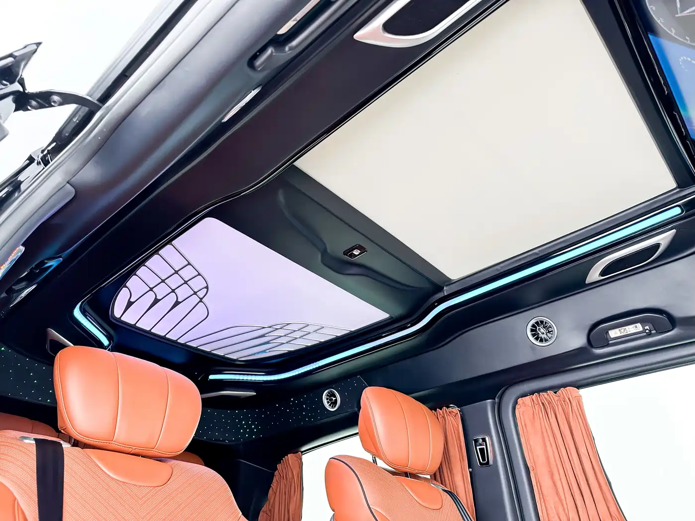 Mercedes-Benz V-Class 2021 V 260 L Long Wheelbase Premium Edition фото 17