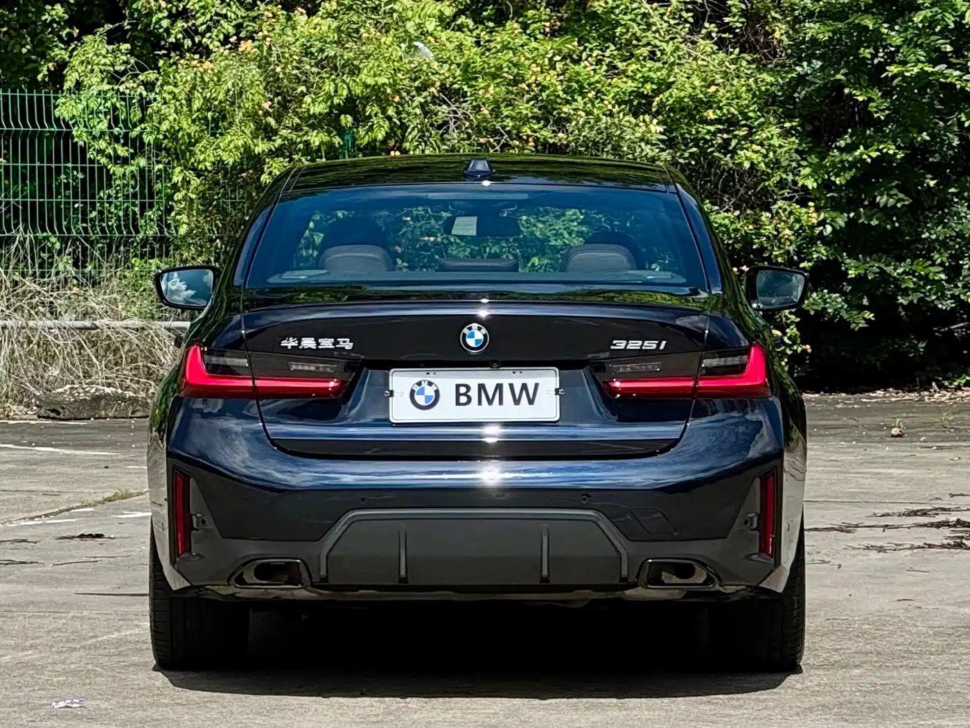BMW 3 Series 2023 325i M Sport Black Night Package фото 23