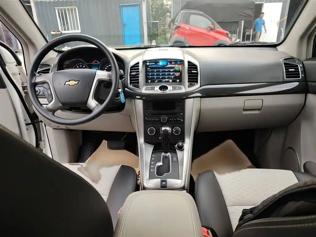 Chevrolet Captiva 2015 2.4L 2WD Urban Edition 5-seater фото 12