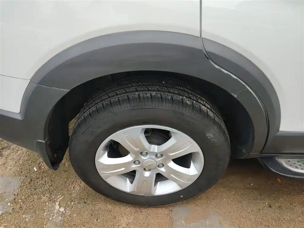 Chevrolet Captiva 2015 2.4L 2WD Urban Edition 5-seater фото 30