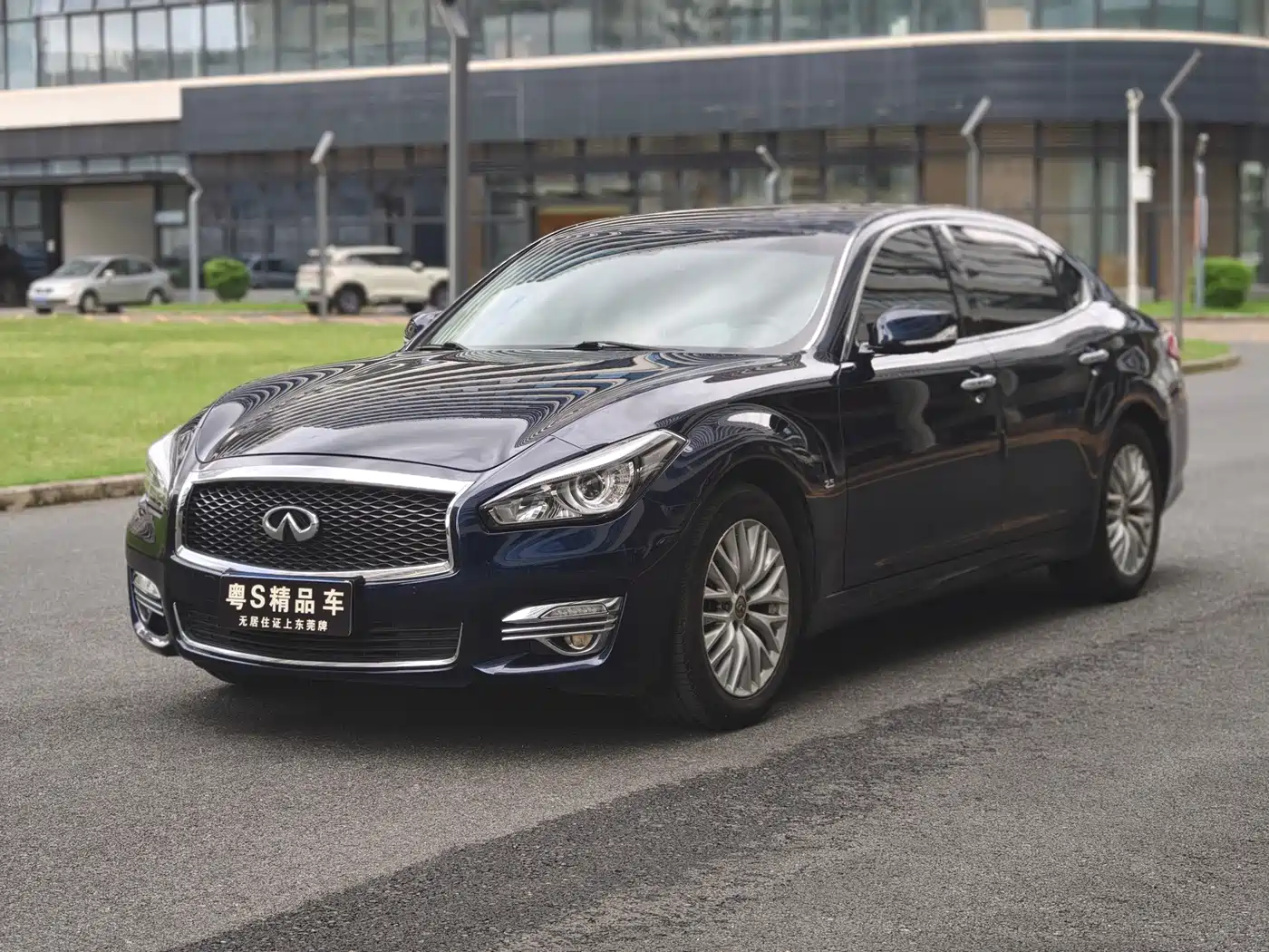 Infiniti Q70 2018 2017 Q70L 2.5L Enjoyment Edition