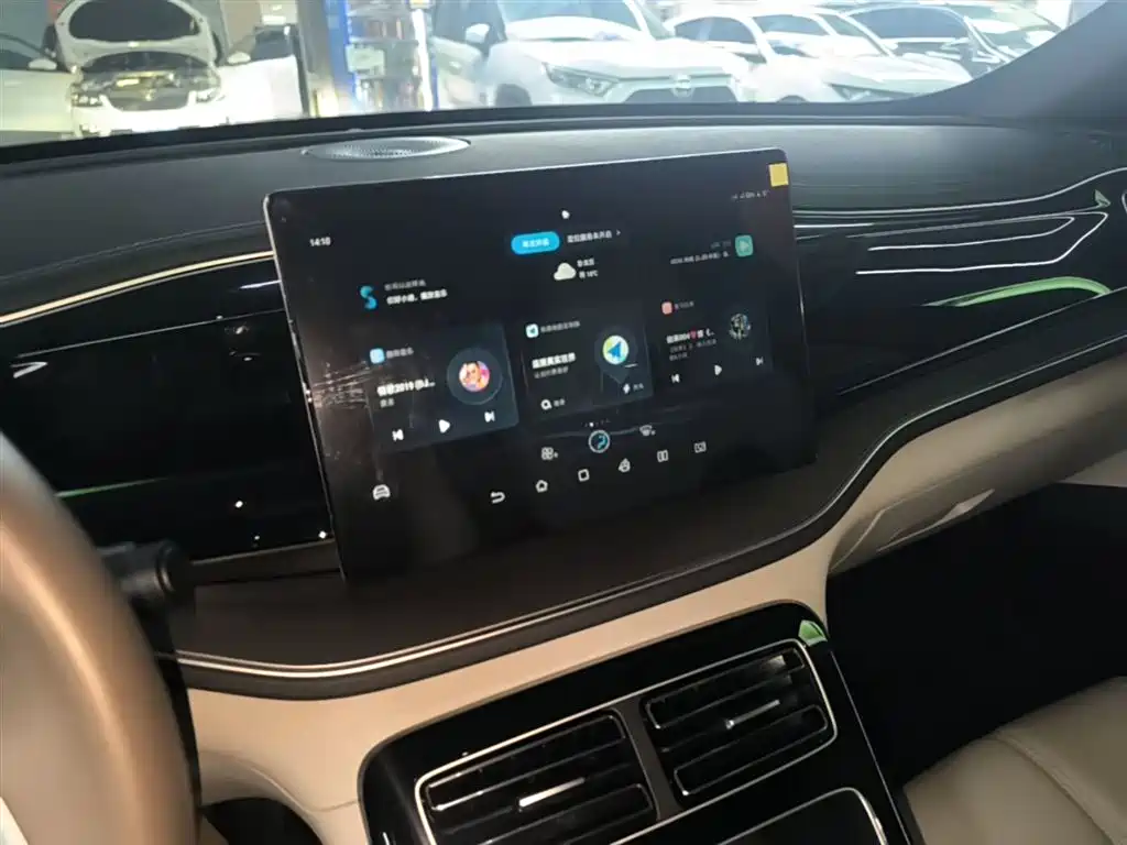 BYD Qin PLUS 2024 Glory Edition DM-i 120KM Leading фото 13