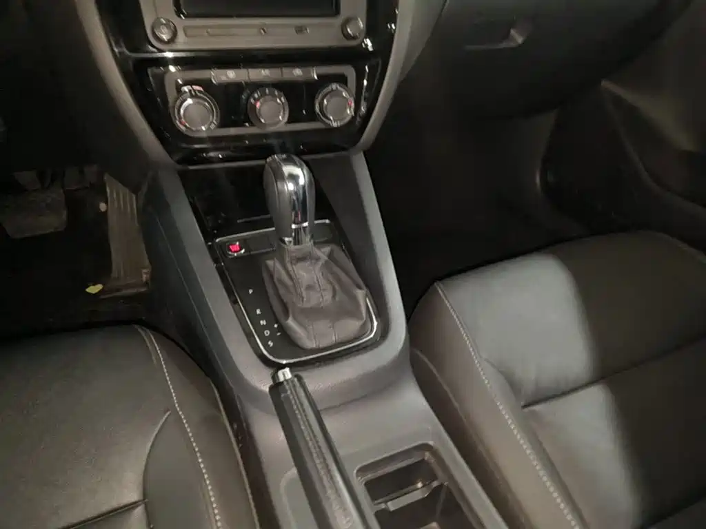 Volkswagen Sagitar 2018 1.6L Automatic Comfort фото 14