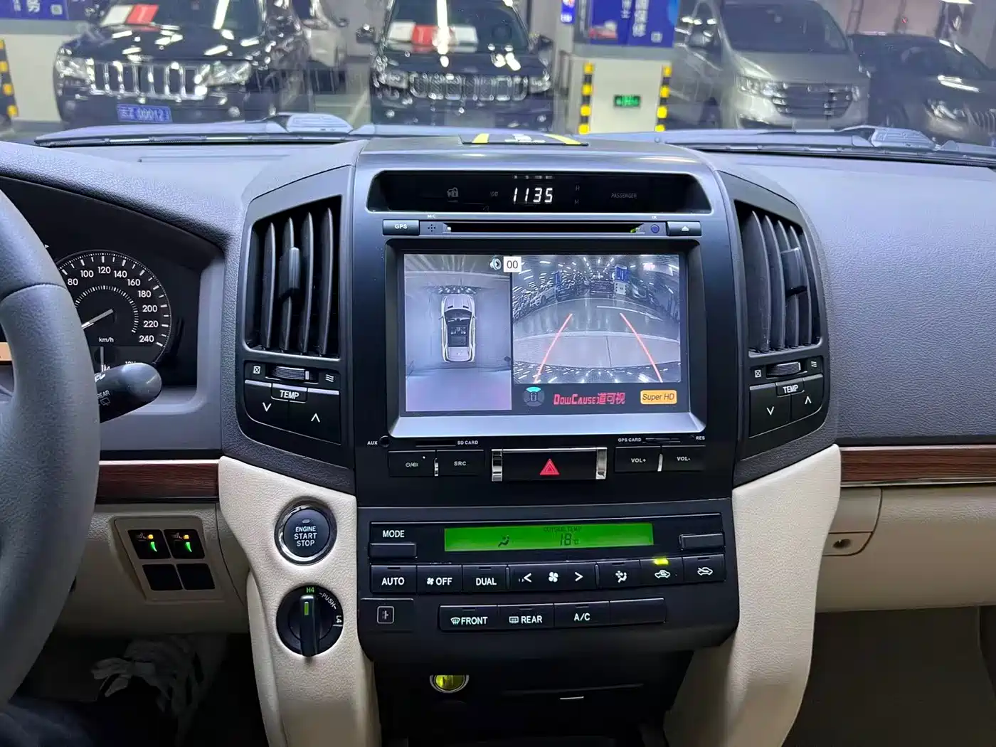 Toyota Land Cruiser (Import) 2015 4.0L V6 Middle East Low Configuration Edition фото 8