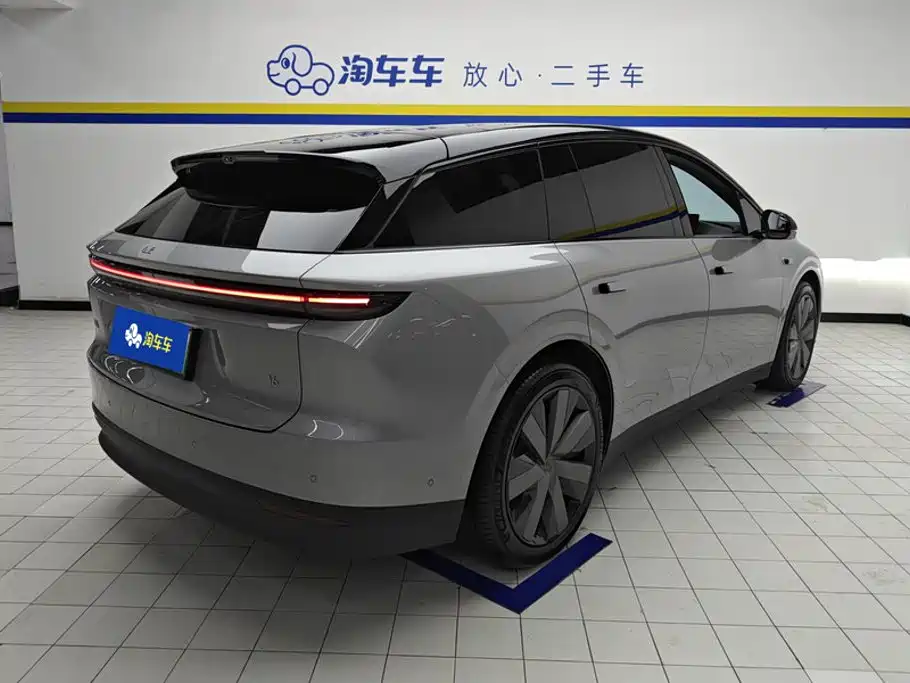 Li Auto i6 2026 2025 4WD Base Model