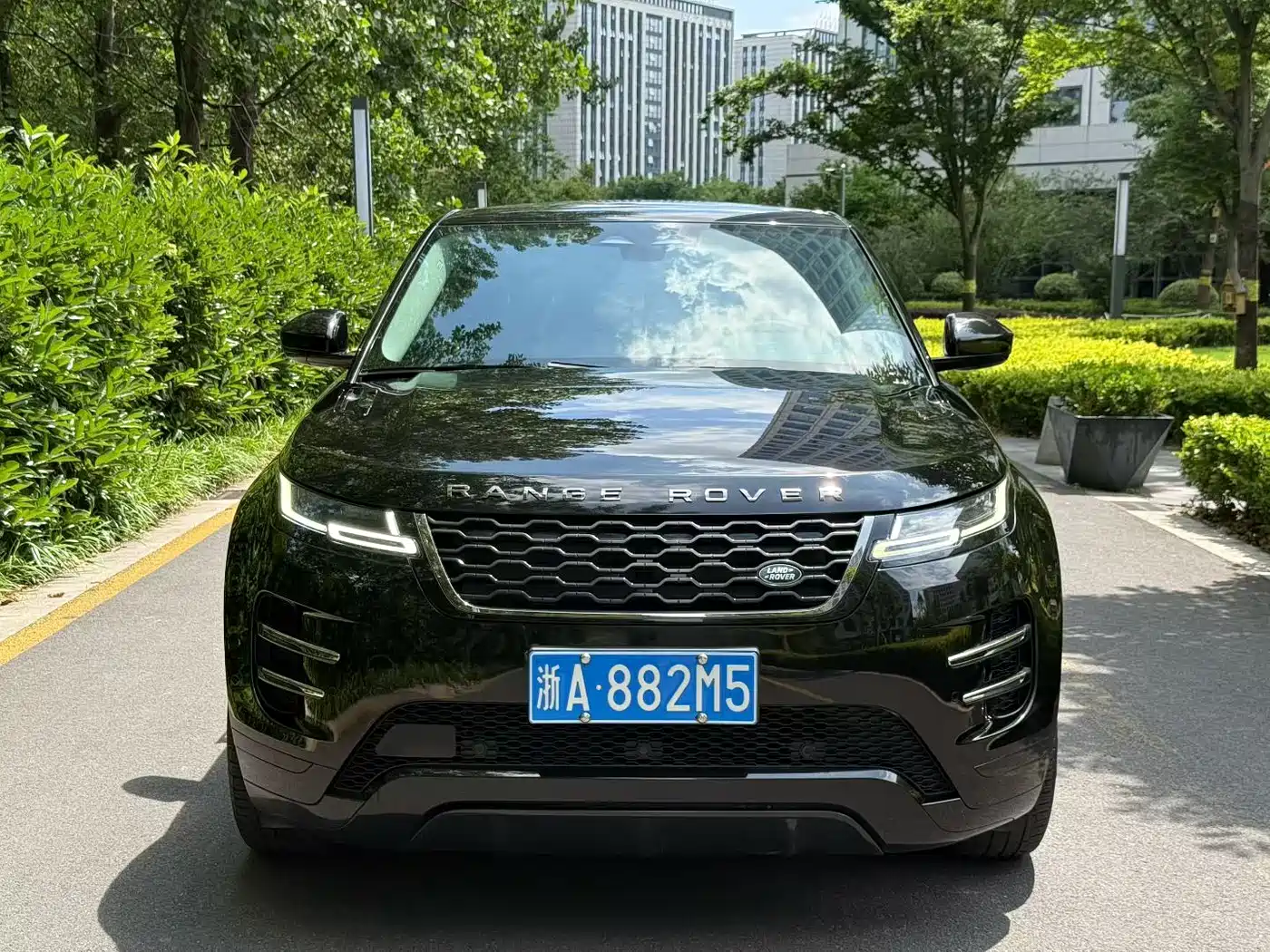 Land Rover Range Rover Evoque 2022 Facelift Range Rover Evoque L 249PS R-Dynamic Luxury фото 2