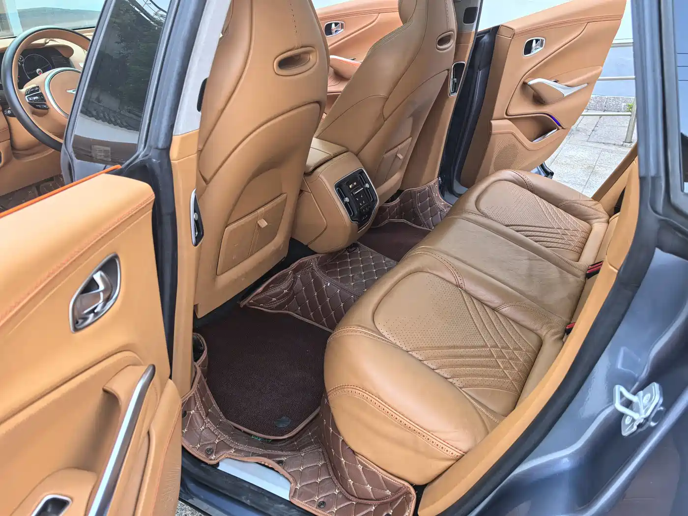 Aston Martin DBX 2021 2022 4.0T V8
