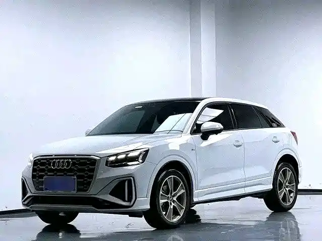 Audi Q2L 35 TFSI, Стиль Драйв