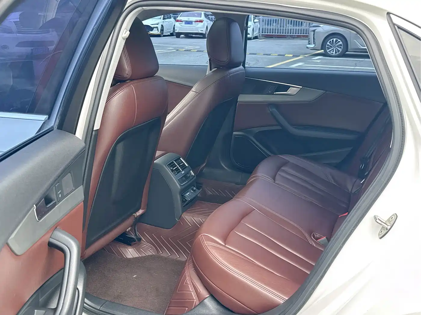 Фото 6 - Audi A4L