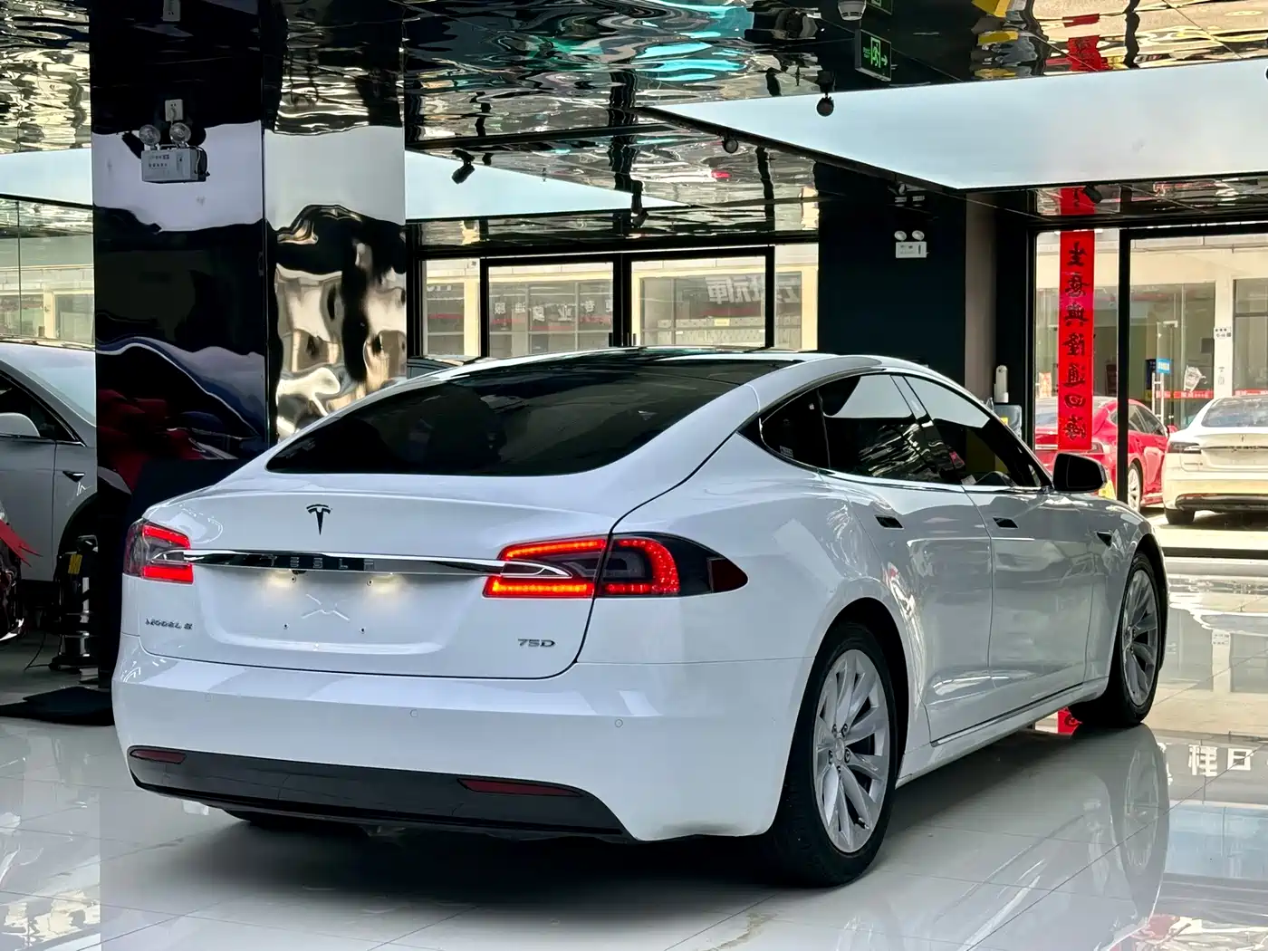 Фото 4 - Tesla Model S