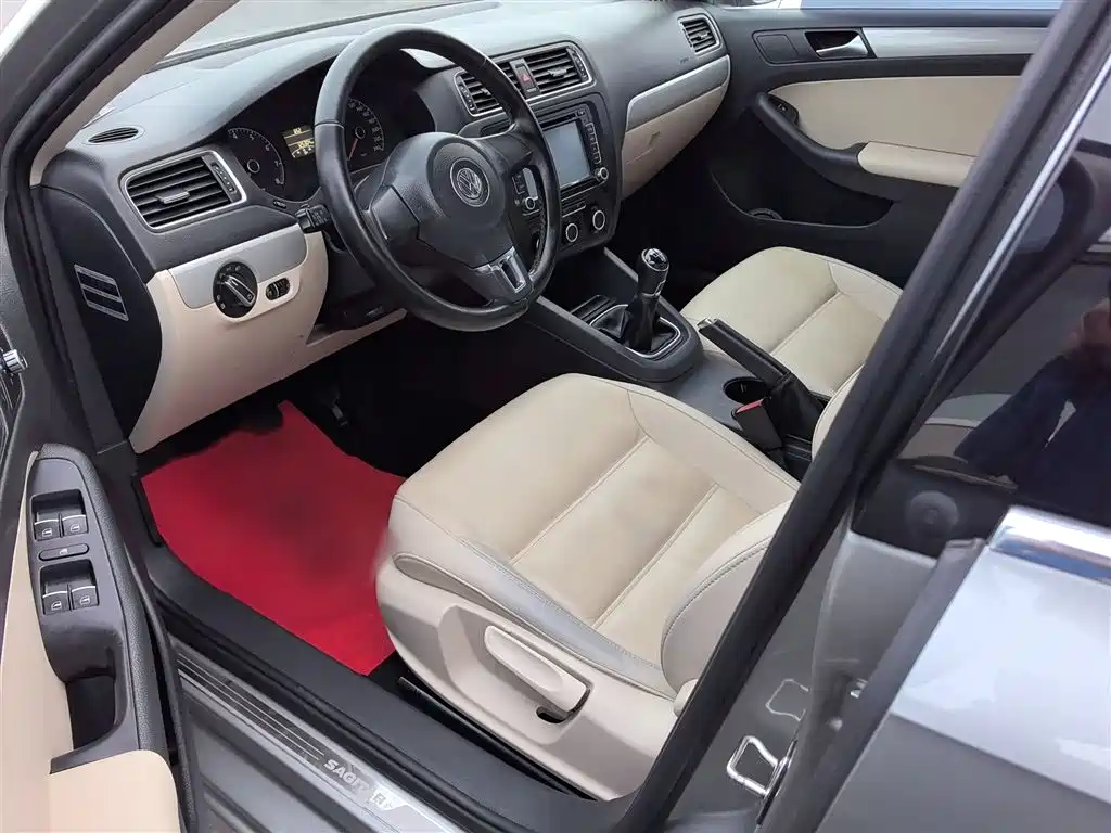 Volkswagen Sagitar 2014 1.6L Manual Comfort фото 14