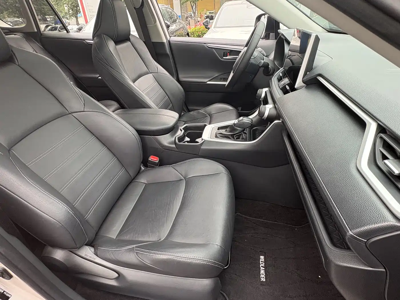 Toyota Wildlander 2022 2.0L CVT FWD Luxury PLUS Edition фото 8