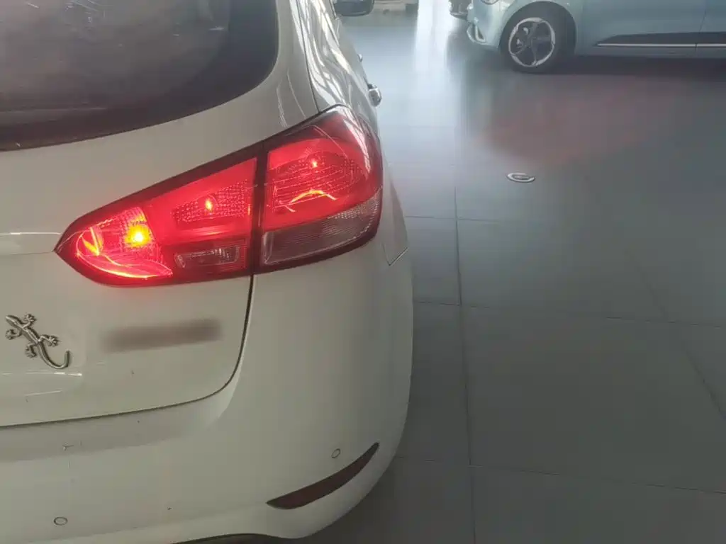 Kia K3S 2014 2014 1.6L Automatic GL