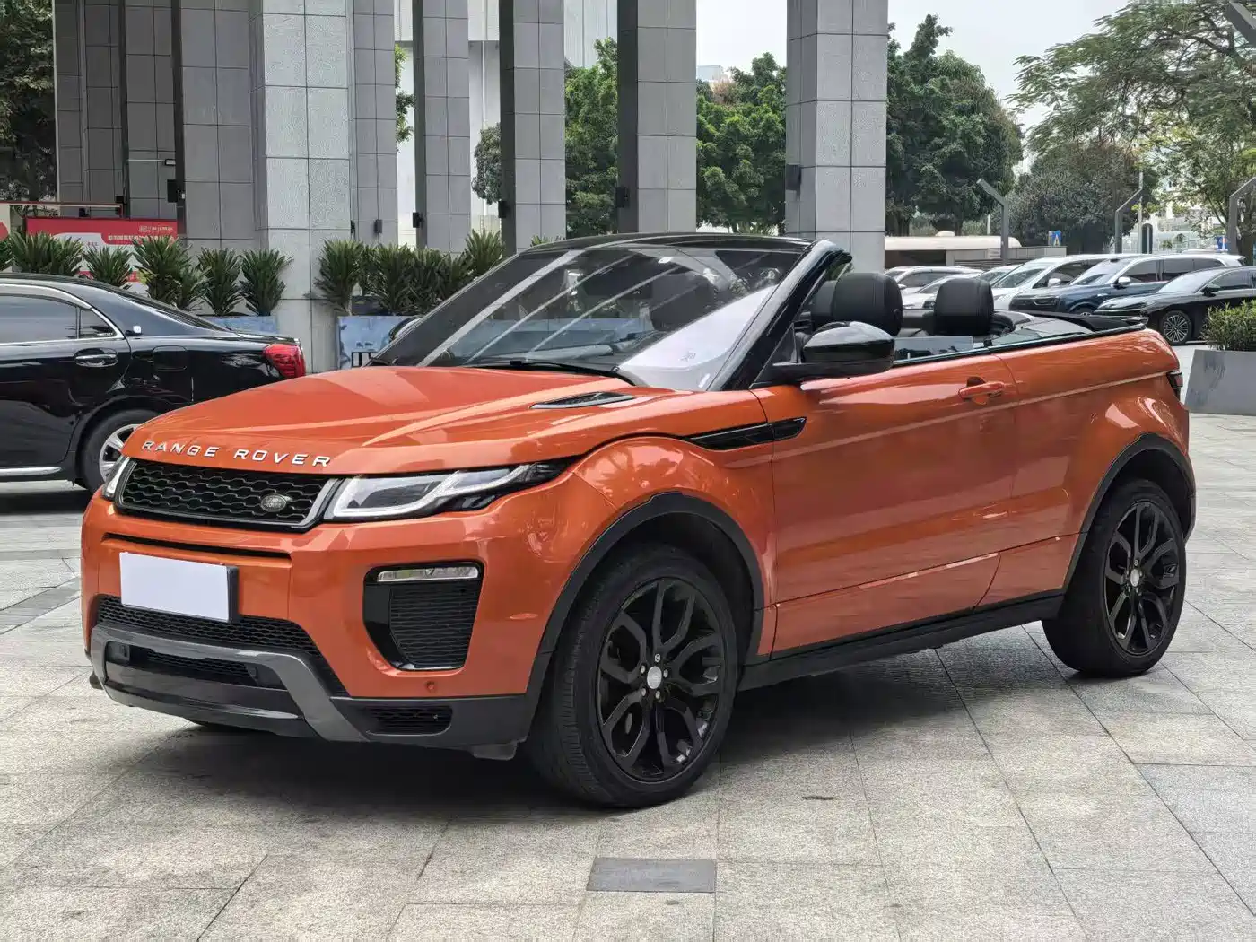 Land Rover Range Rover Evoque (Import) 2017 2.0T Convertible фото 3