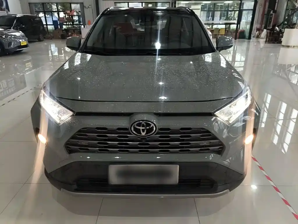 Фото 3 - Toyota RAV4