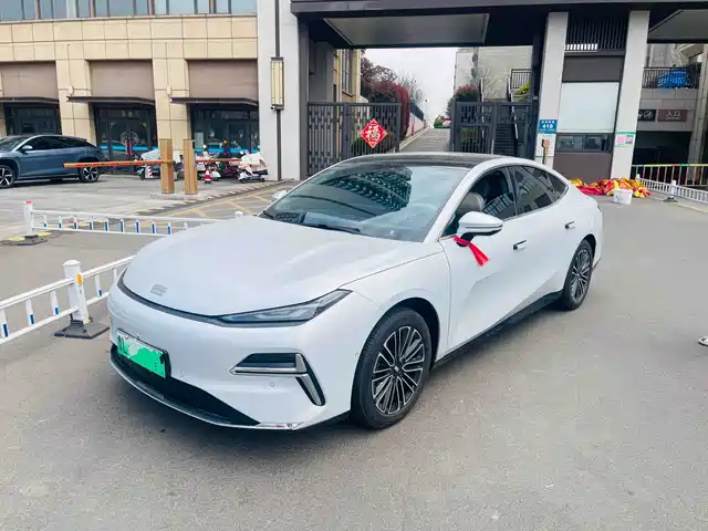 GEELY GALAXY GALAXY SPARKLE 8