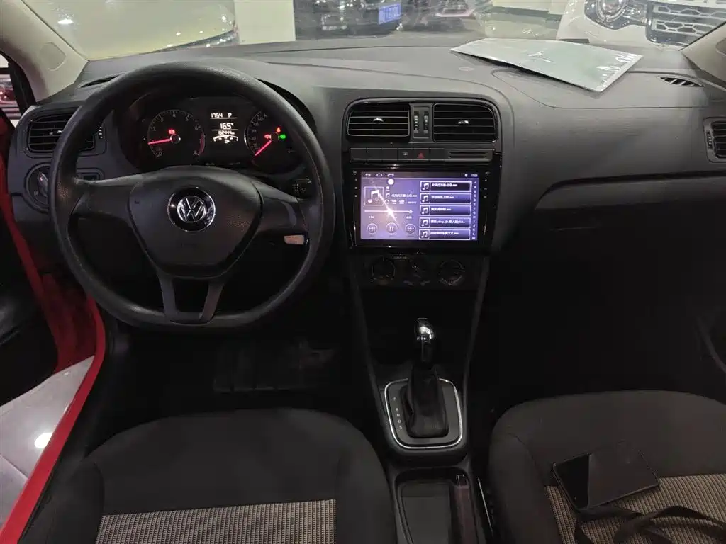 Volkswagen Polo 2016 1.4L Automatic Trend фото 10