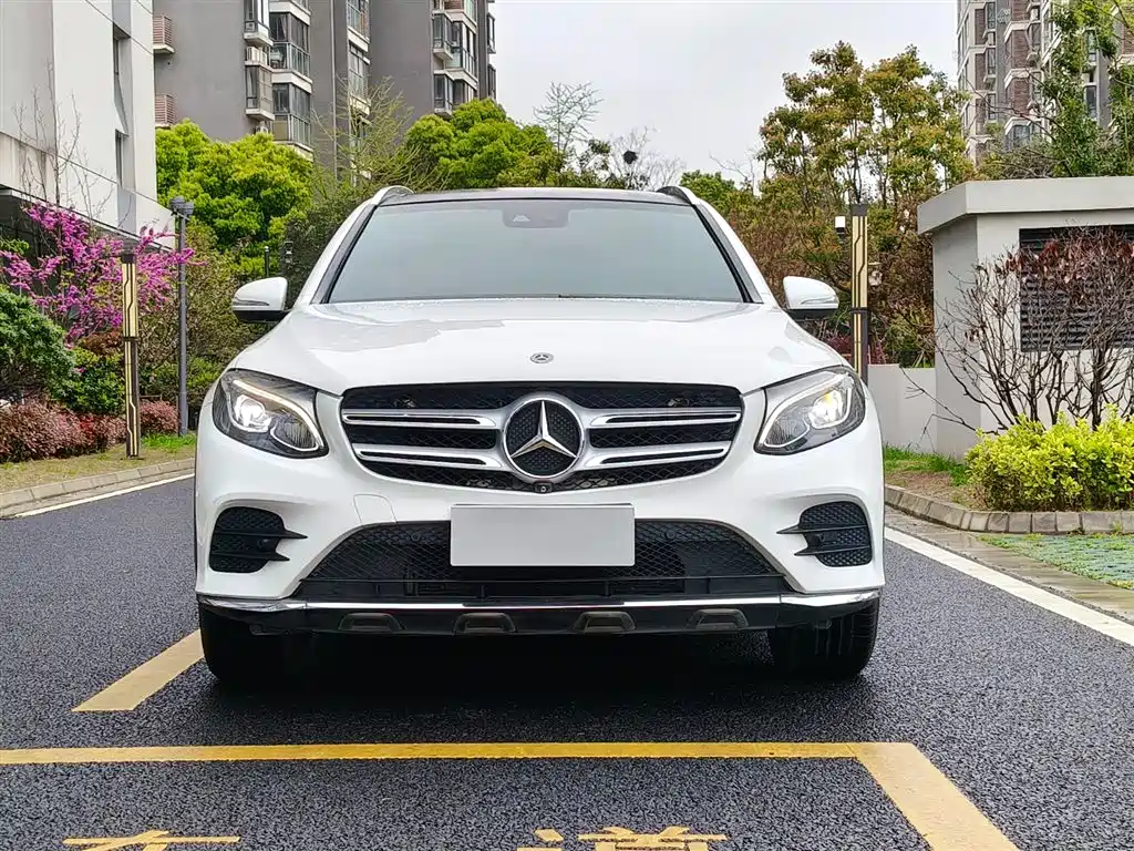Mercedes-Benz GLC 2018 Facelift GLC 260 4MATIC Luxury фото 2