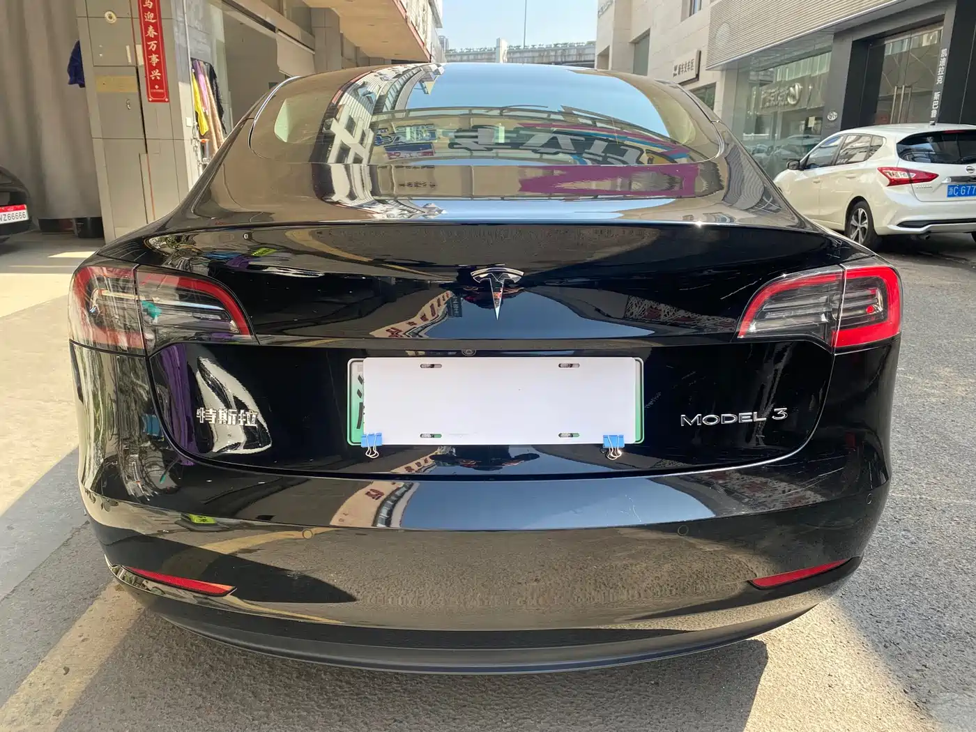 TESLA MODEL 3