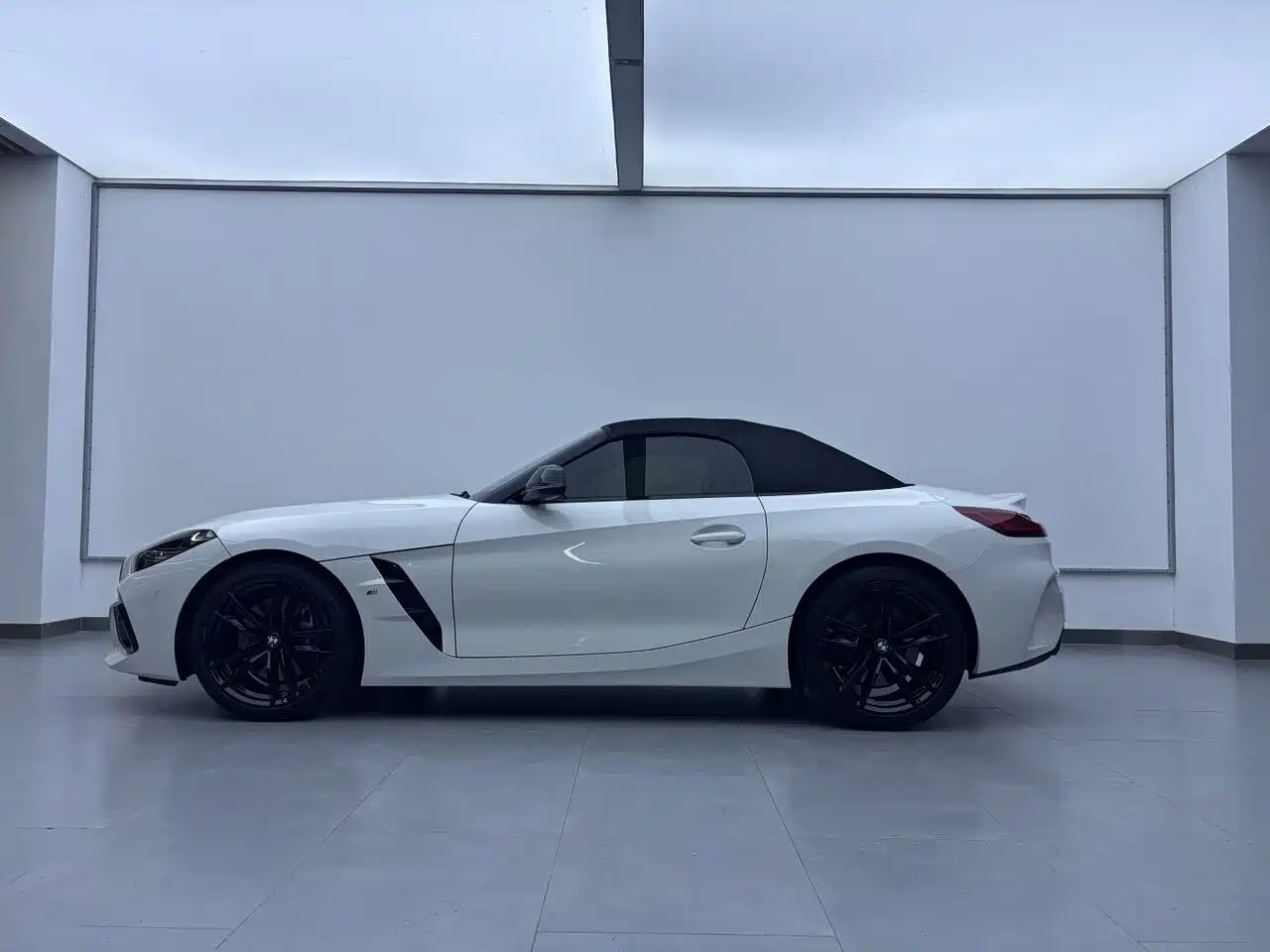 BMW Z4 2024 2023 sDrive 25i M Sport Shadowline Package