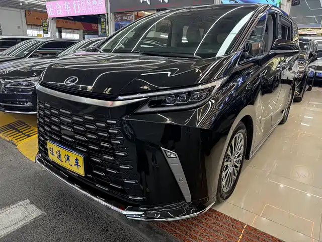 LEXUS LM 2024