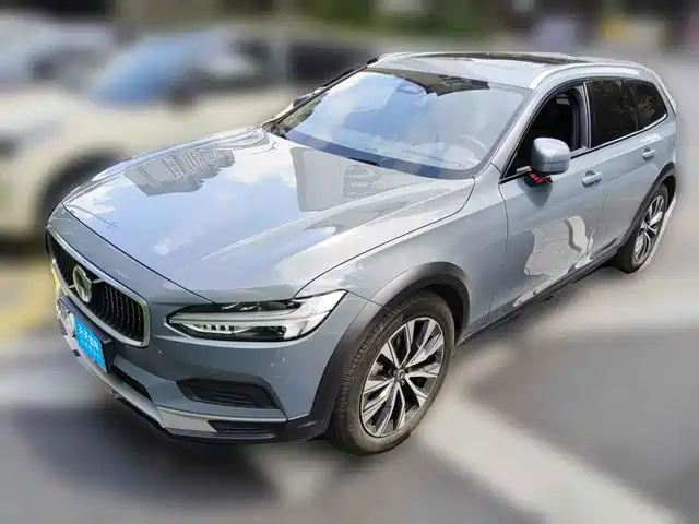 Volvo V90 2023 Cross Country B5 AWD Smart Distance Edition — фото 1