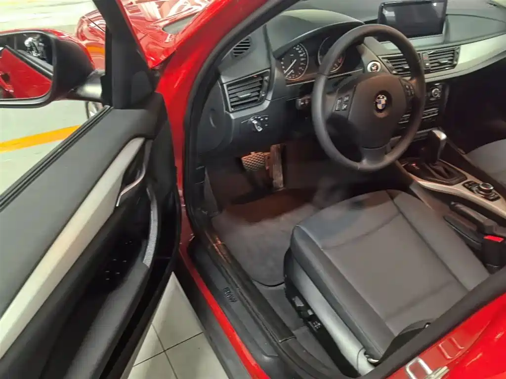 BMW X1 2013 sDrive18i Leading фото 16