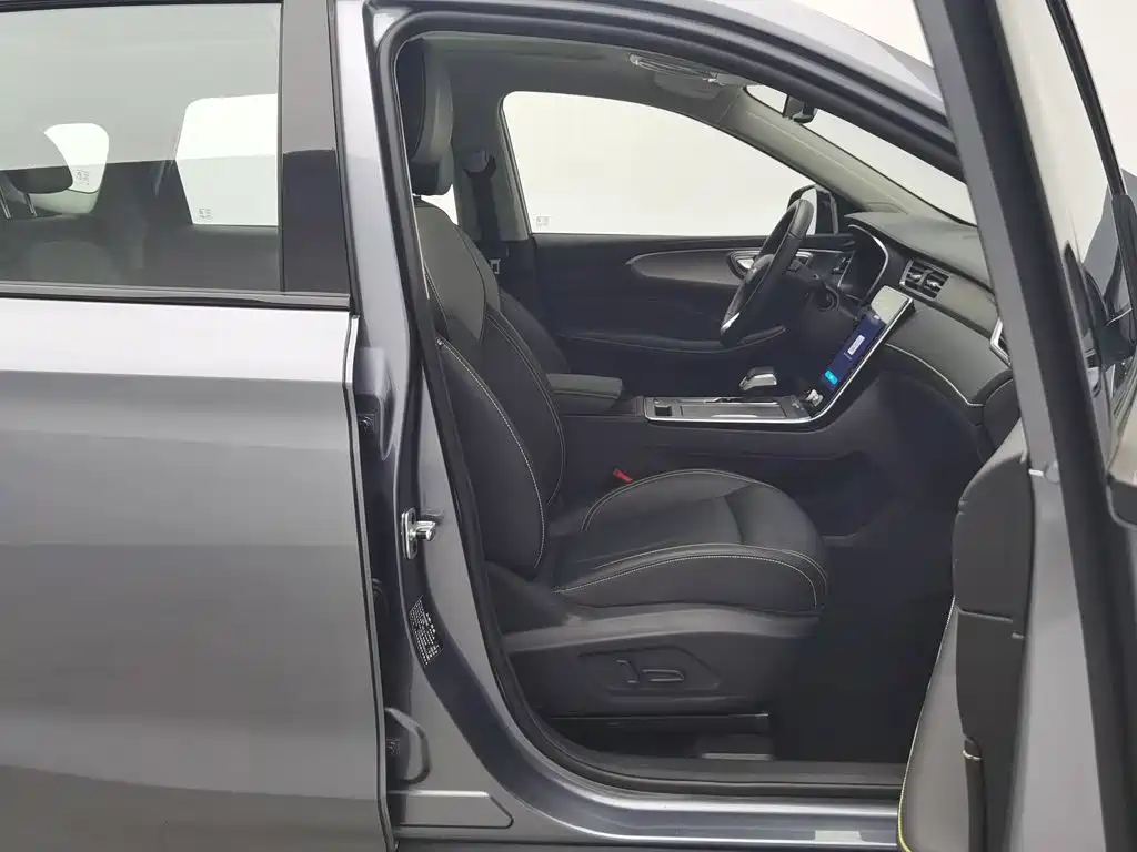 Фото 23 - Roewe RX5