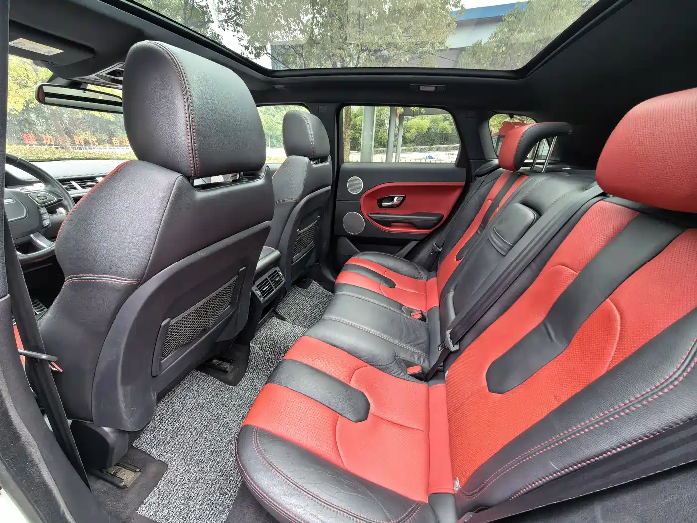 Land Rover Range Rover Evoque (Import) 2012 2.0T 5-door Premium Edition фото 7
