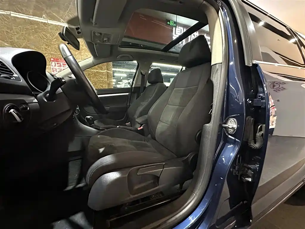 Volkswagen Golf (Import) 2011 1.4TSI Comfort Wagon фото 14
