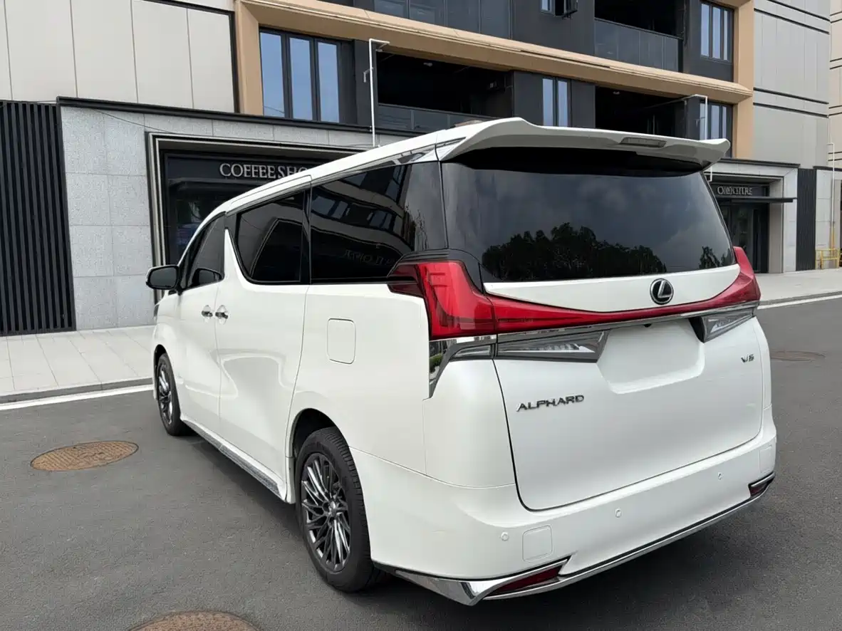Toyota Alphard 2018 3.5L Luxury фото 3