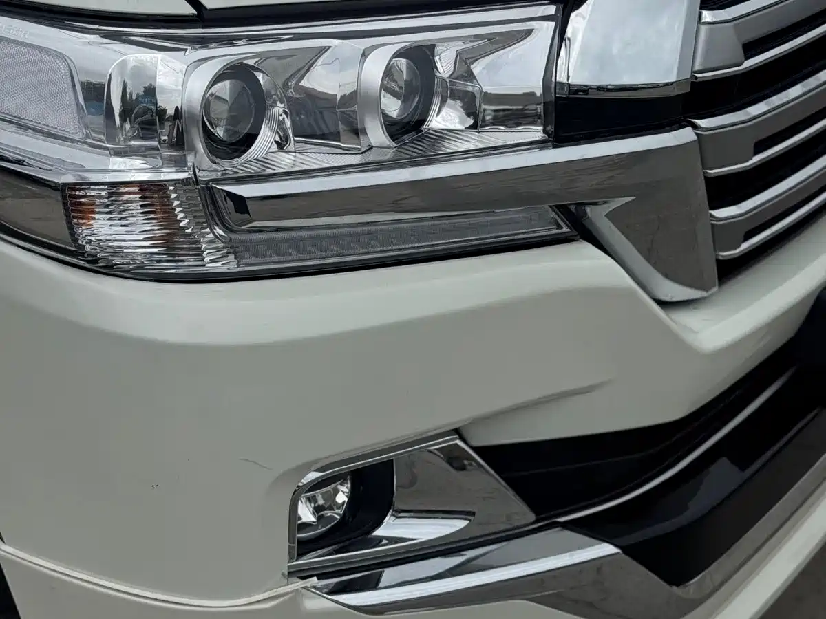 Toyota Land Cruiser (Import) 2015 2015 4.0L V6 Middle East Low Configuration Edition
