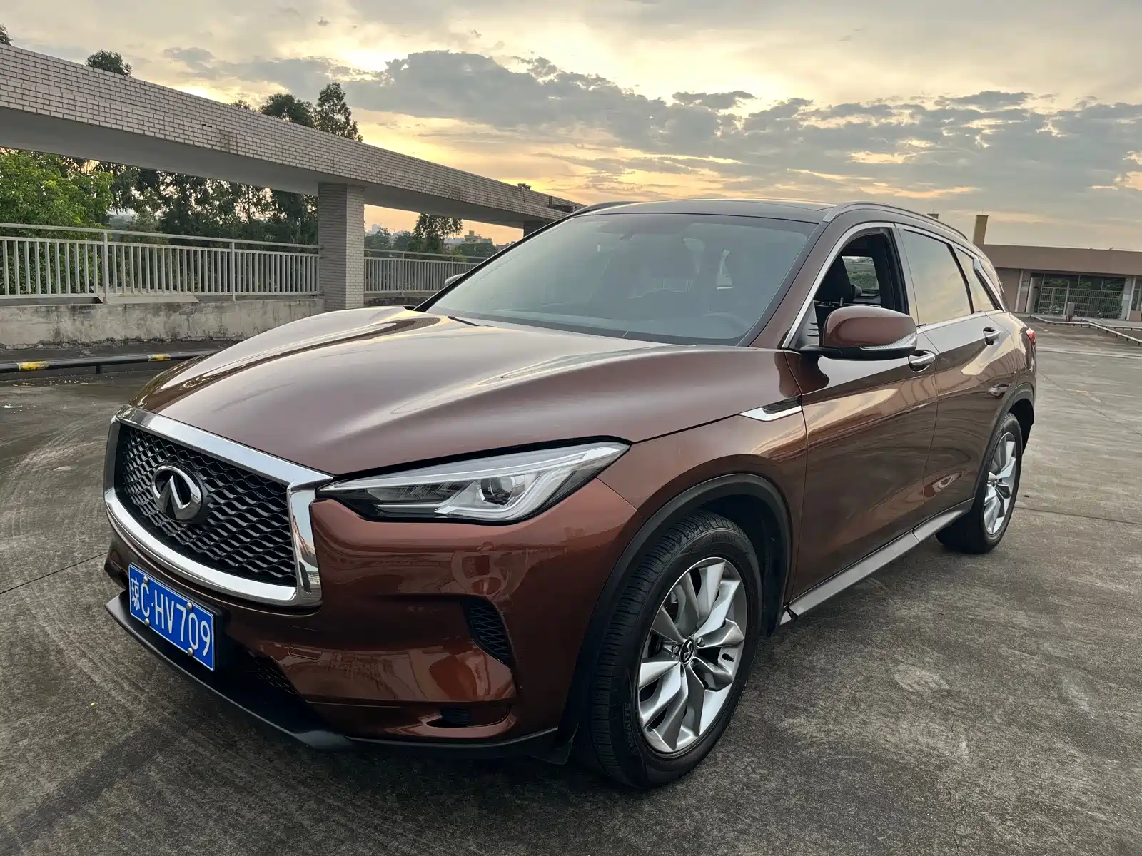 Photo 2 - Infiniti QX50