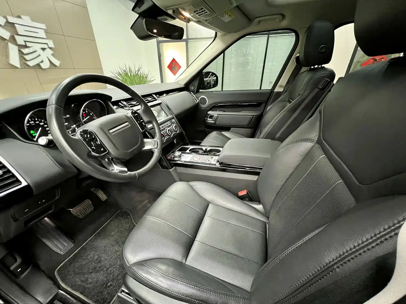 Land Rover Discovery 2018 3.0 SC V6 SE фото 4