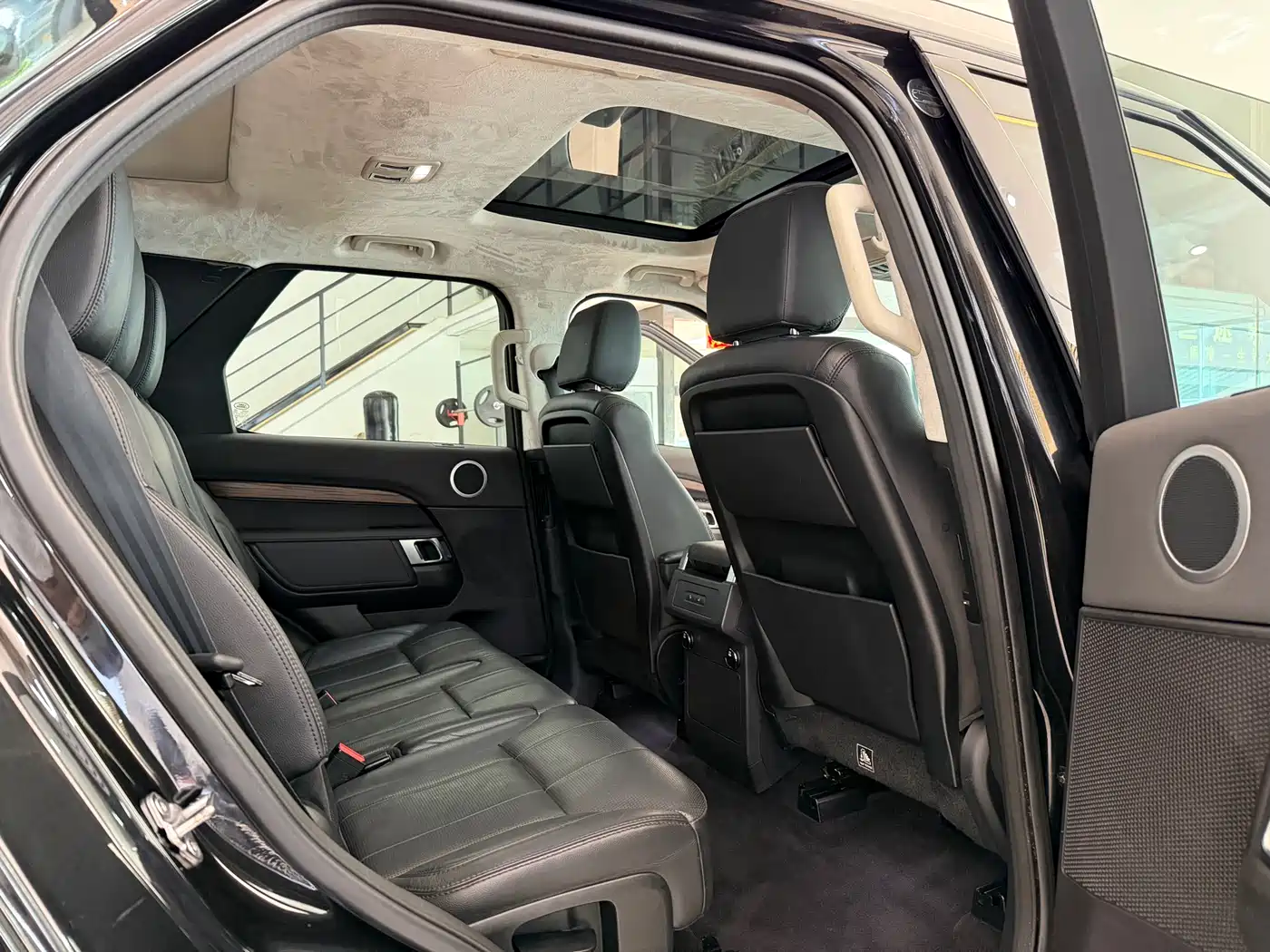 Land Rover Discovery 2017 3.0 SC V6 HSE фото 8