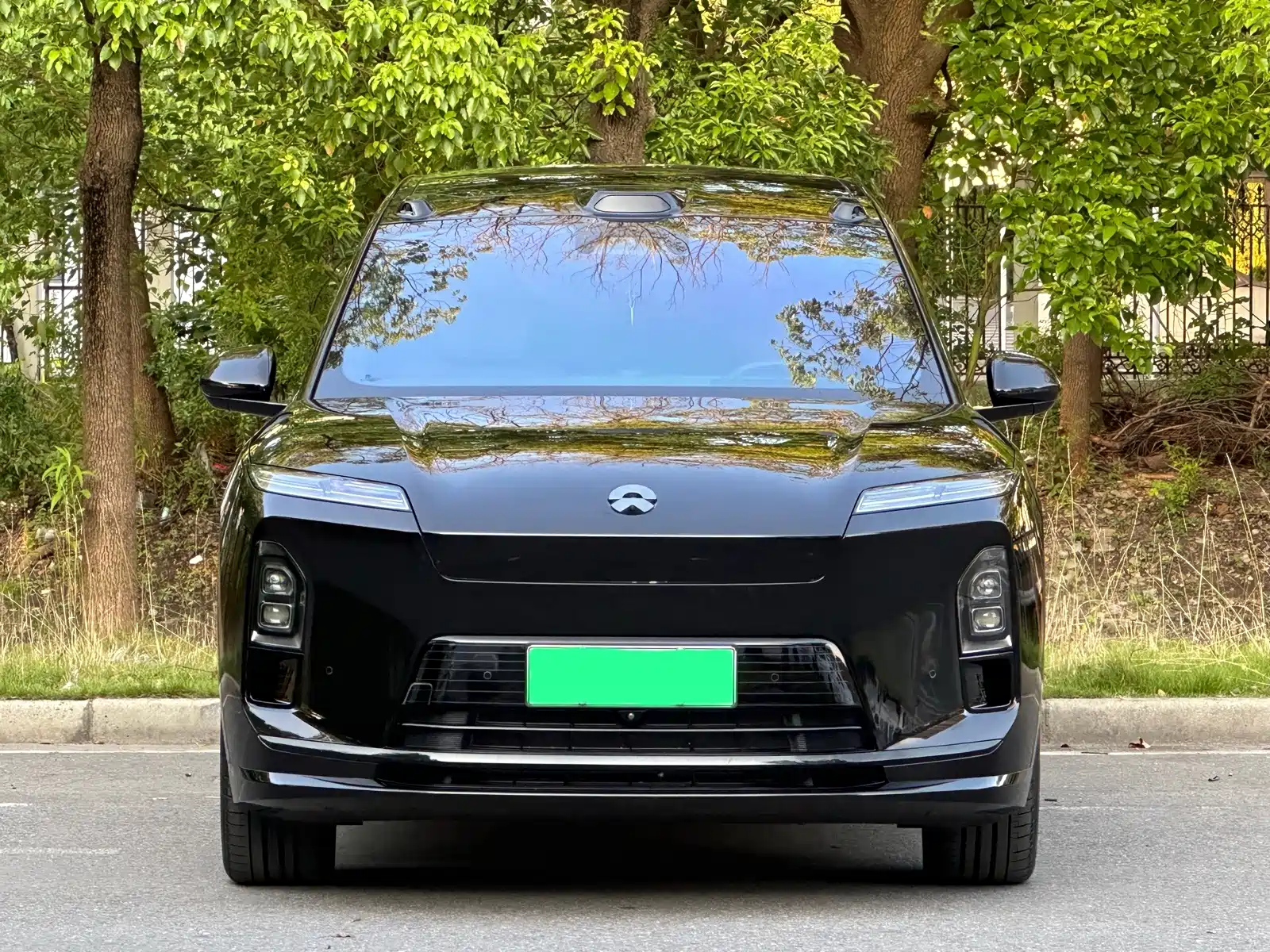 Фото 2 - NIO ES8