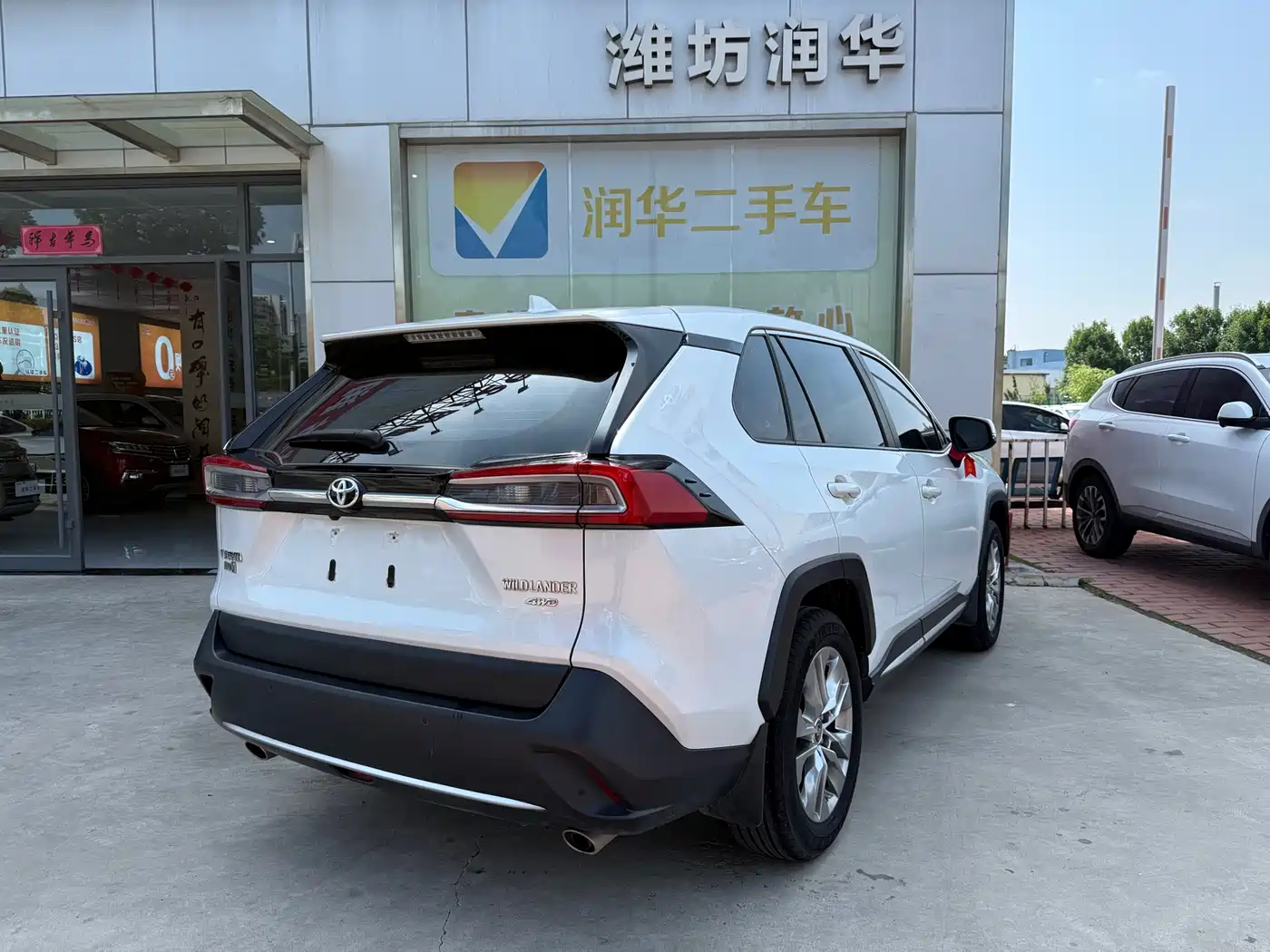 Toyota Wildlander 2022 2.0L CVT AWD Luxury Edition фото 3