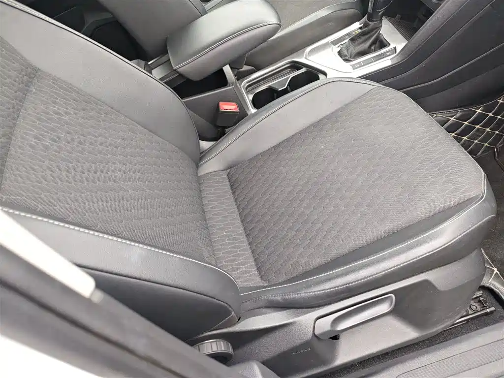 Volkswagen Tiguan L 2018 Facelift 330TSI Automatic 2WD Trend Edition фото 21