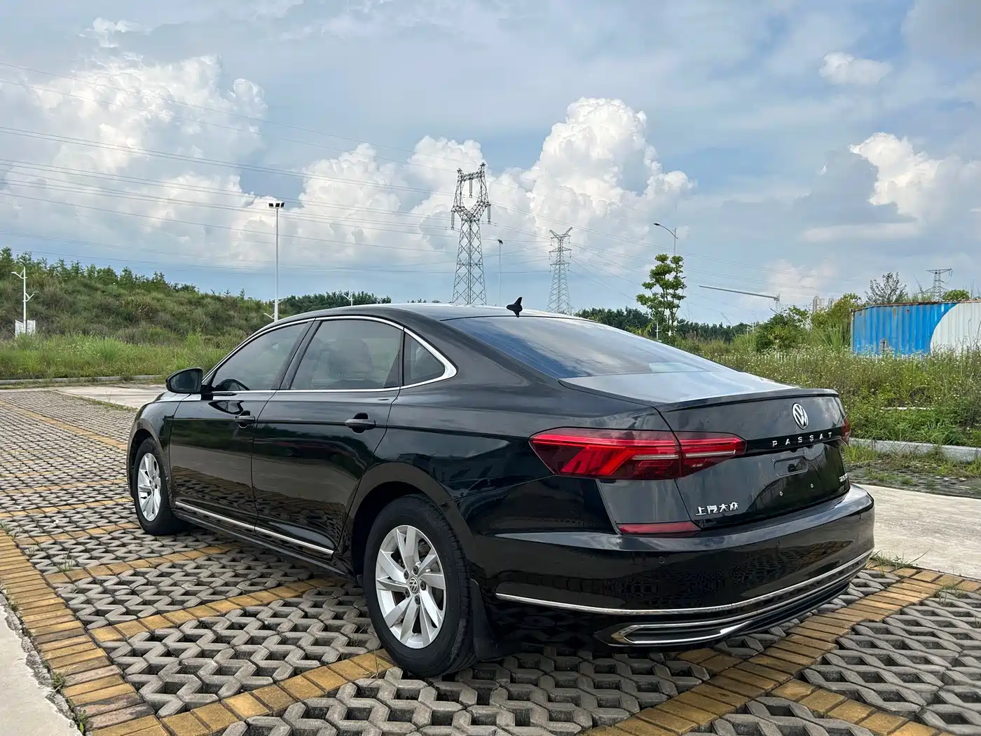 Photo 5 - Volkswagen Passat