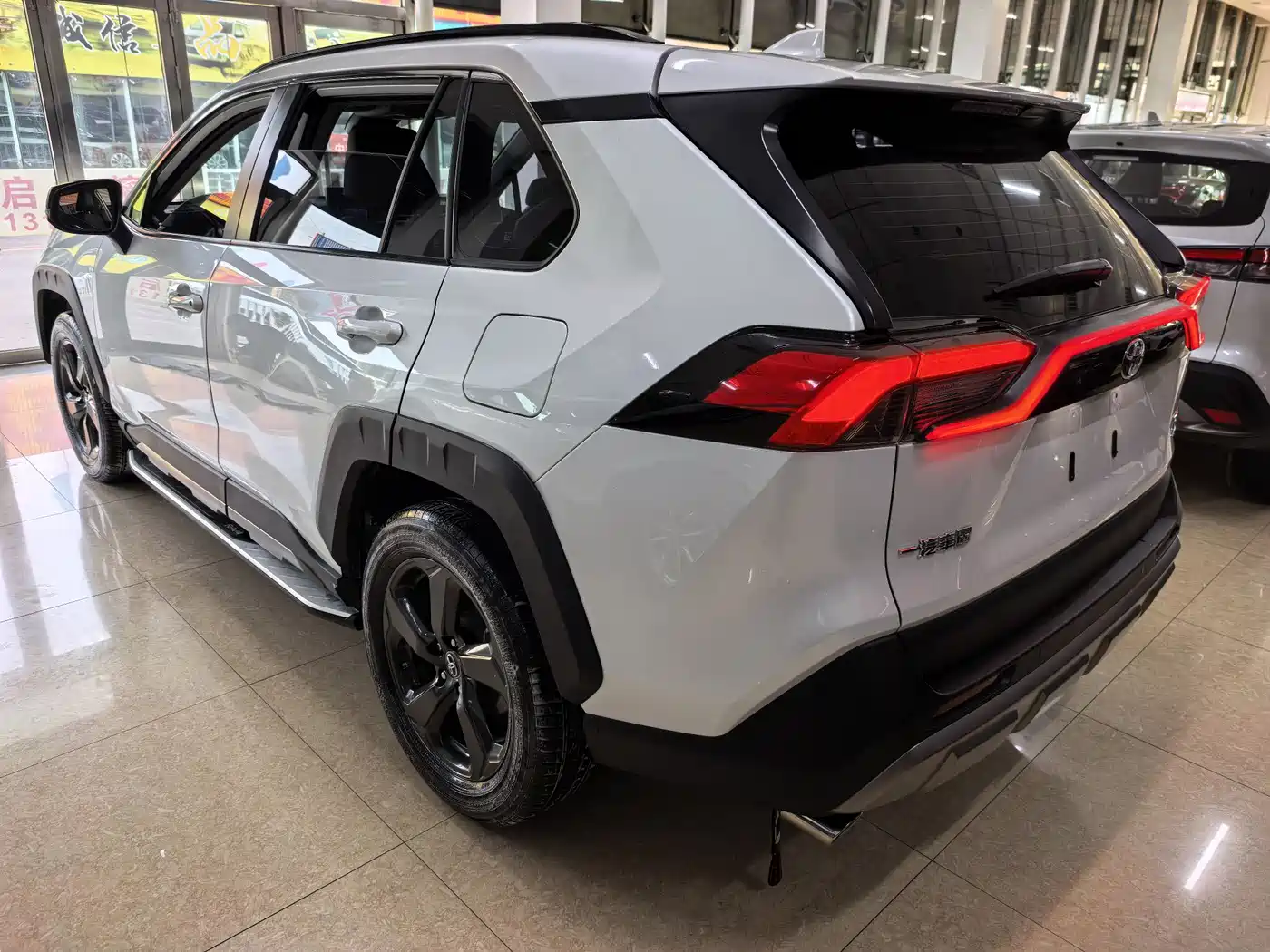 Toyota RAV4 Rongfang 2022 2.0L CVT 4WD Premium Edition фото 4
