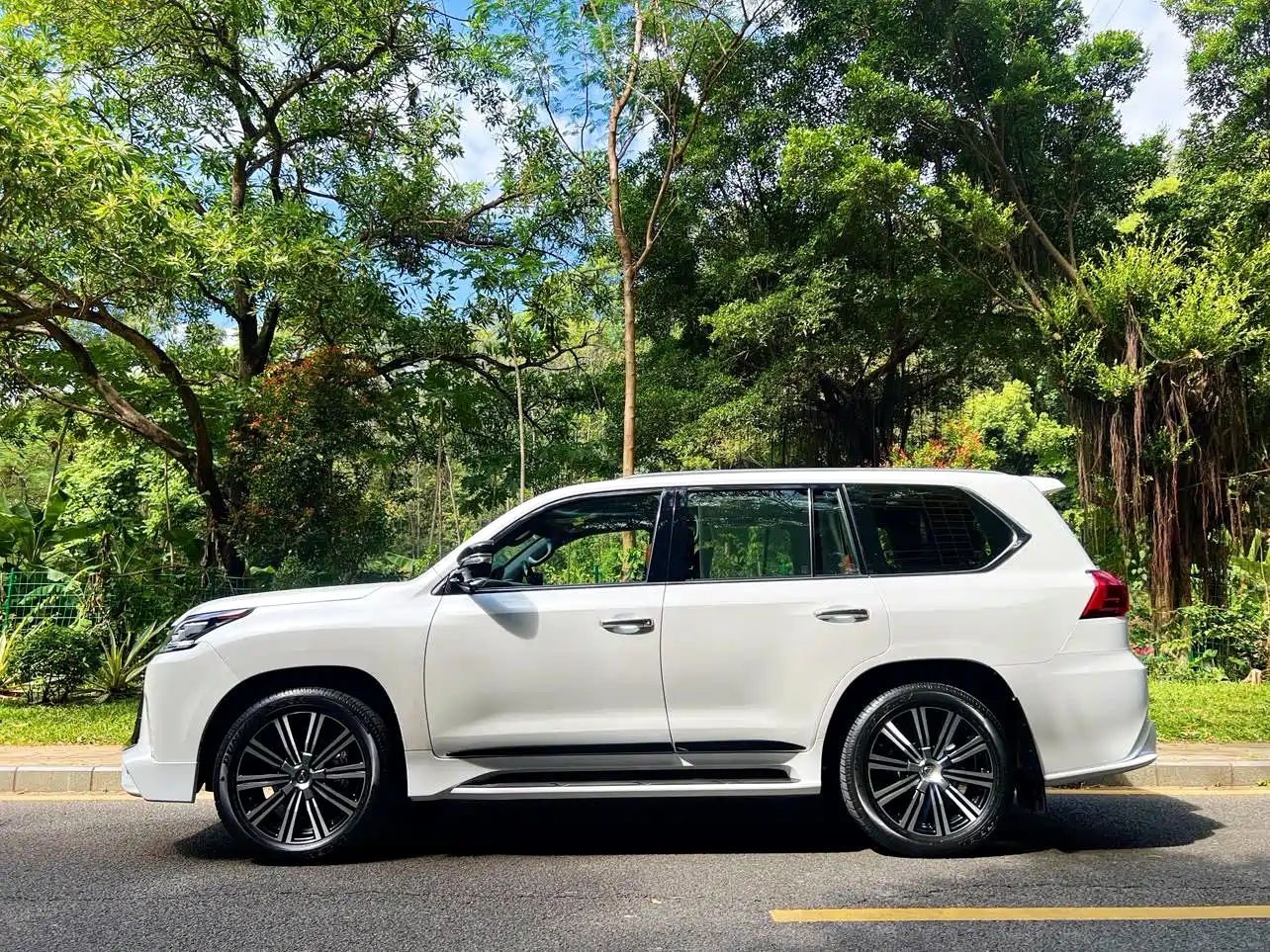 Lexus LX 2019 570 Peak Special Edition фото 22