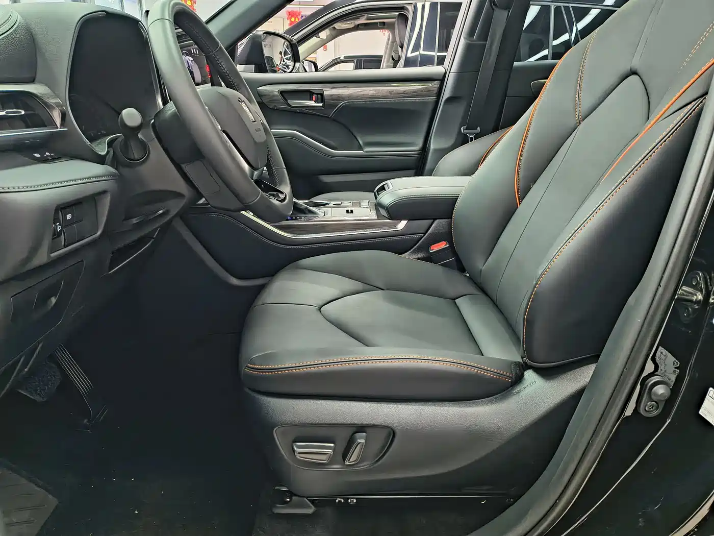 Toyota Crown Kluger 2024 2.5L HEV 4WD Luxury Edition фото 14