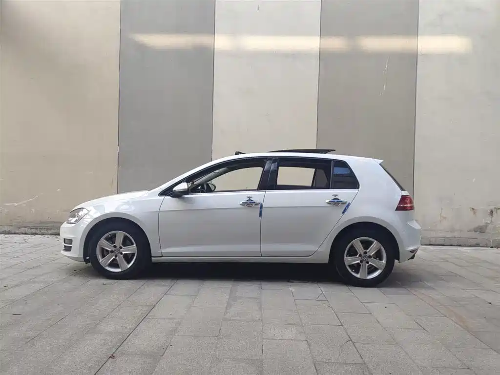 Volkswagen Golf 2016 230TSI Automatic Comfort фото 3